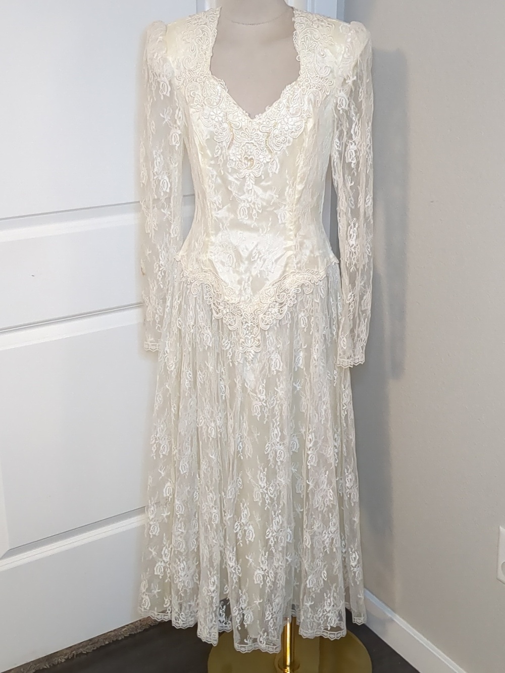 Vintage 1950s Joseph Magnin Wedding Dress Ivory Lace Long Sleeve Tea Length SZ M